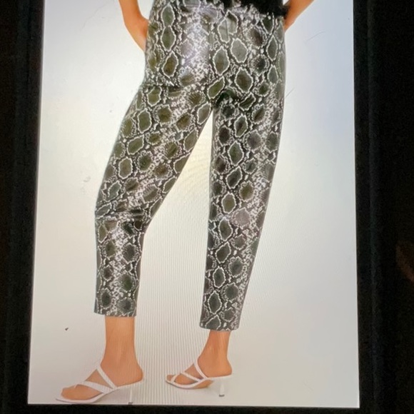NWT women’s MANGO python print capri pants, size 2 - Picture 4 of 7